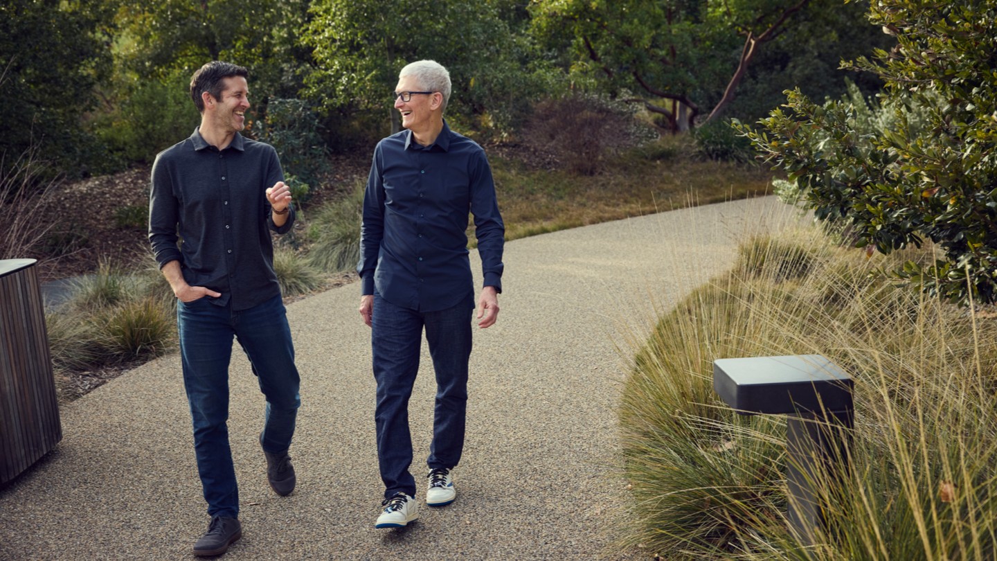 Apple-ийг 15 жилийн турш удирдсан Тим Күүк ажлаа өгнө зураг